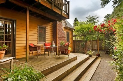 porch with steps